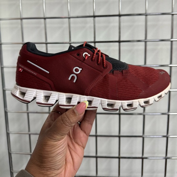 On Running Shoes - ON RUNNING W CLOUD Sneakers in Ruby Colorway women’s size 7.5
